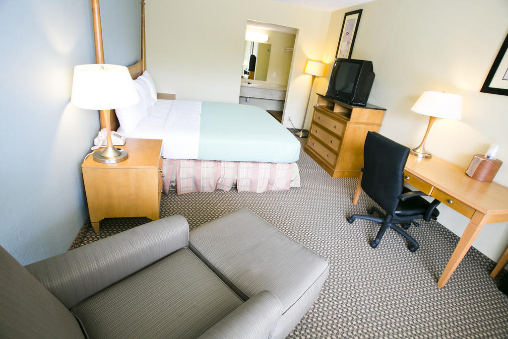 Star City Inn And Suites Grove City Værelse billede